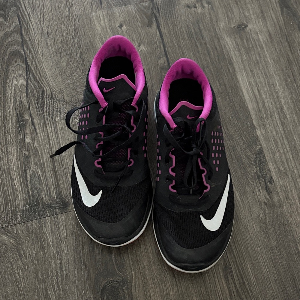 Nike fitsole tennis shoes